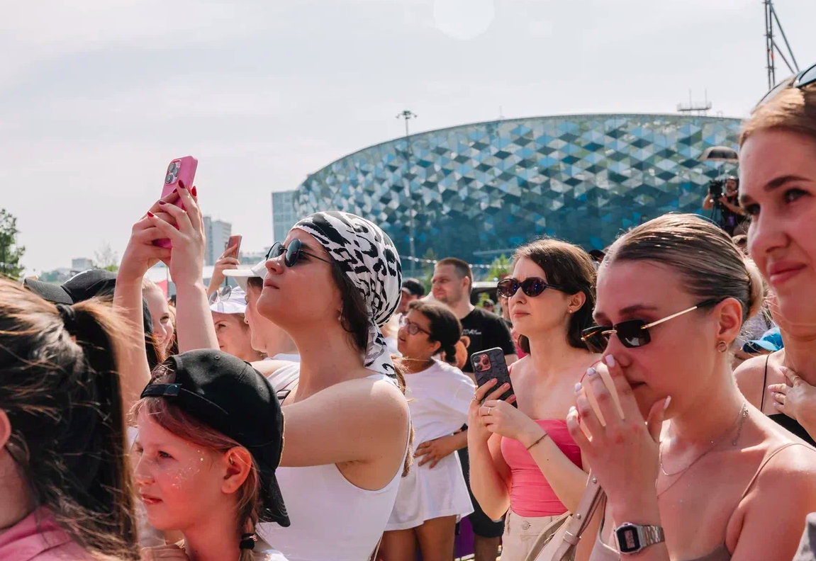 Фото Орали «Сигма-бой» и «А у реки». Опубликованы яркие моменты Черника Music Fest в Новосибирске 8